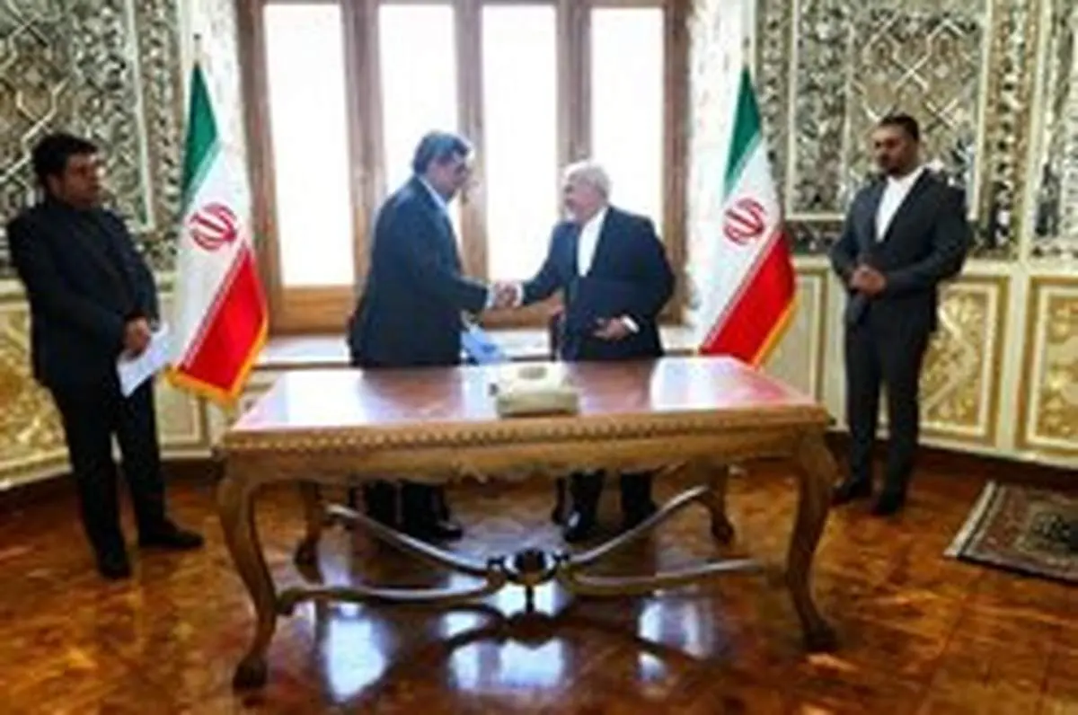 دیدار ظریف و حناچی و امضای تفاهمنامه مشترک