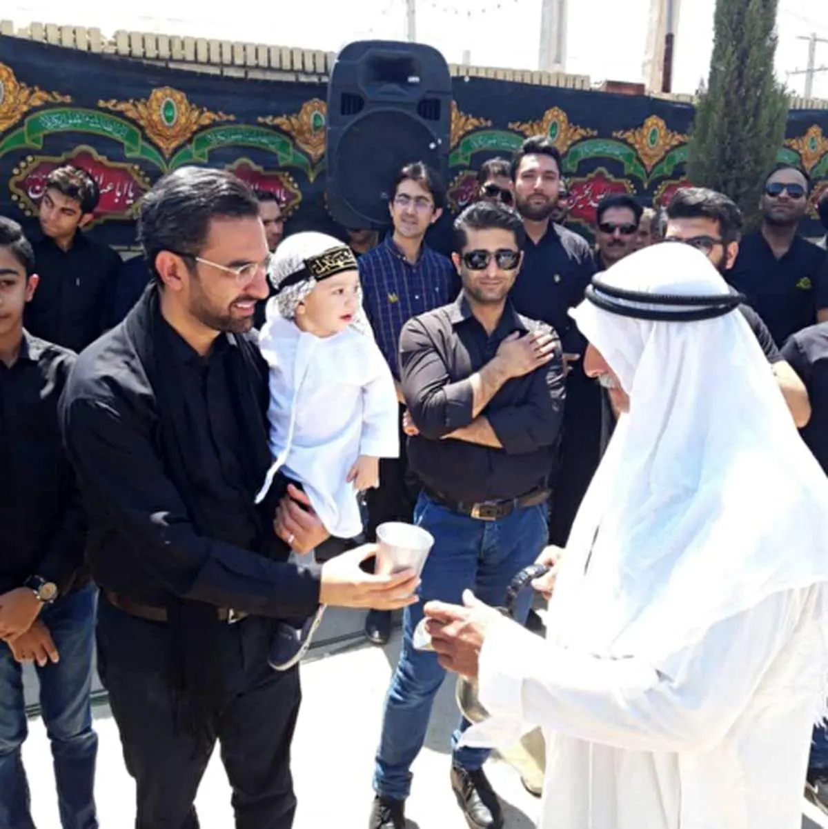 آذری جهرمی و فرزندش در عزاداری ظهر عاشورا