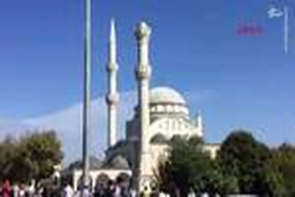 افتادن مناره یک مسجد در ترکیه