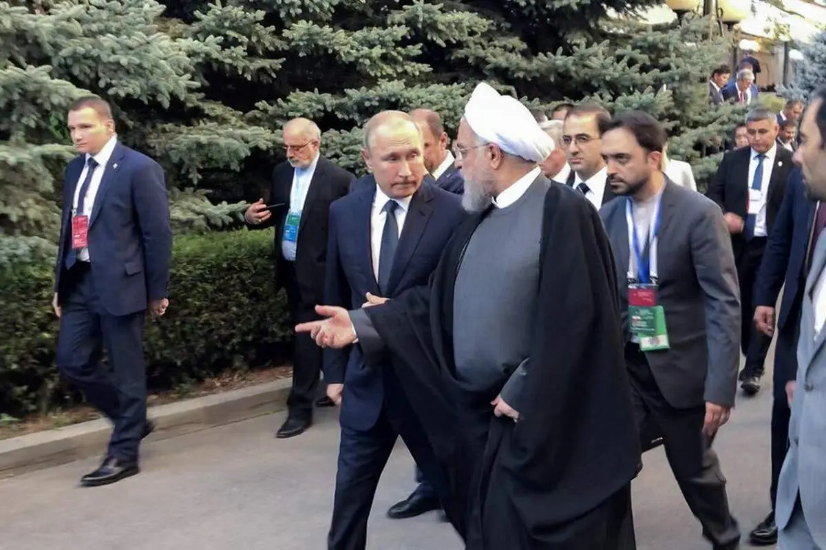 عکسی از قدم زدن روحانی و پوتین در ایروان