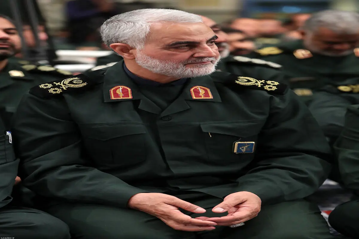 عکسی از سردار سلیمانی در دیدار با رهبر انقلاب