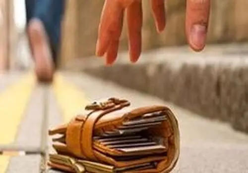 عاقبت درخواست پول دو پلیس نیجریه از توریست زن خارجی!+ فیلم