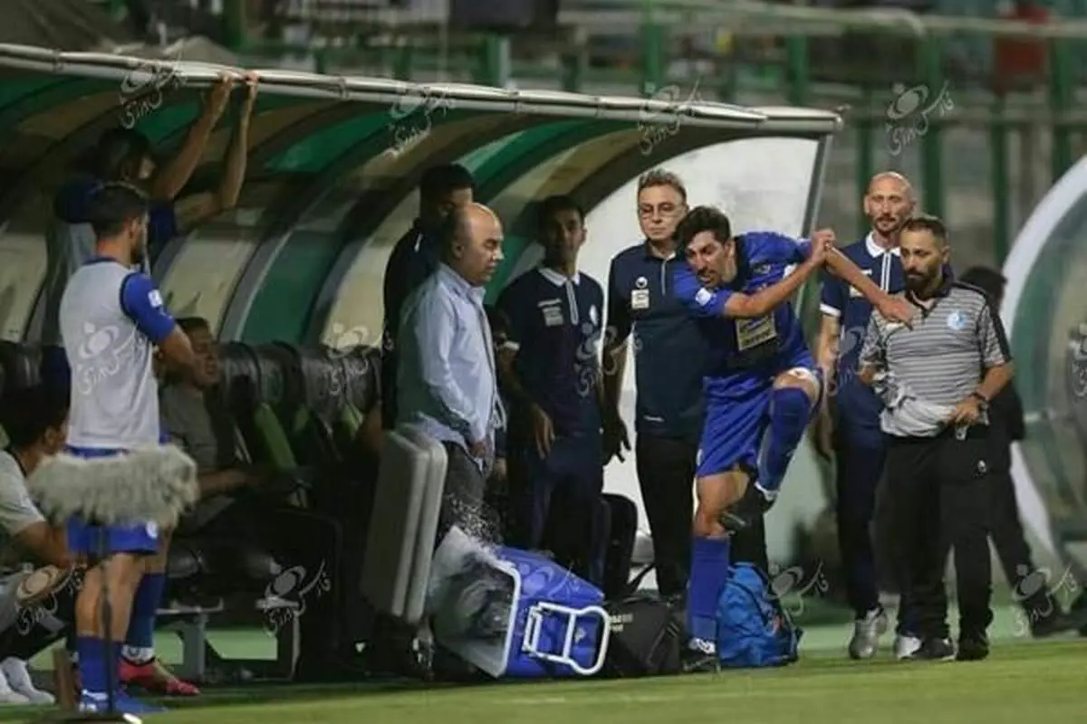 جنجال مهاجم استقلال بعد از تعویض +عکس