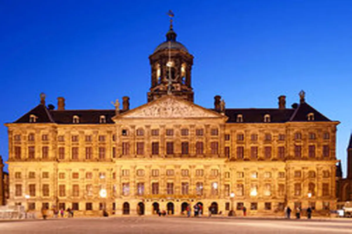 کاخ سلطنتی آمستردام، یکی از زیباترین کاخ‌های جهان