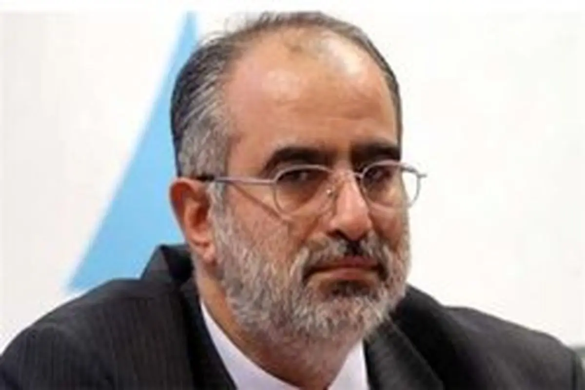 پاسخ حسام الدین آشنا به منتقدان رییس جمهوری