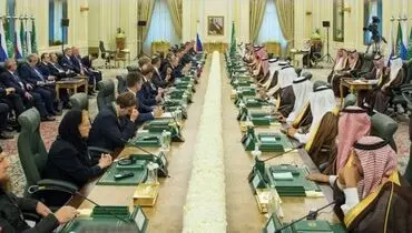 تنها ز‌ن همراه پوتین در سفر به عربستان +عکس