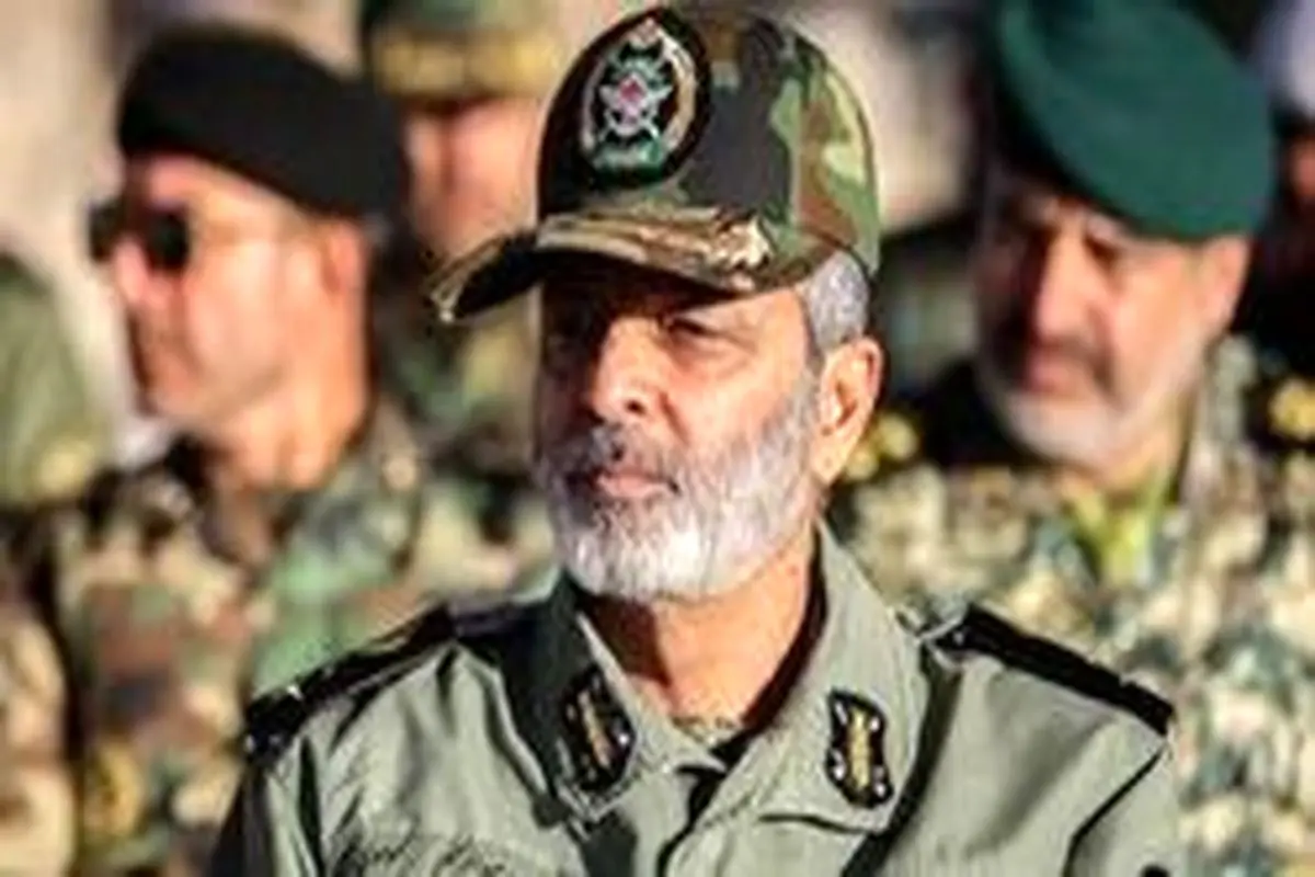فرمانده کل ارتش از وزیر دفاع و سازندگان جت ایرانی «یاسین» تقدیر کرد