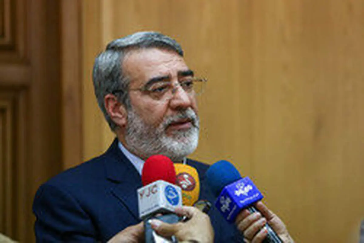 رحمانی فضلی: در حوزه تردد، خدمات و امنیت زائران اربعین حسینی مشکلی نداریم