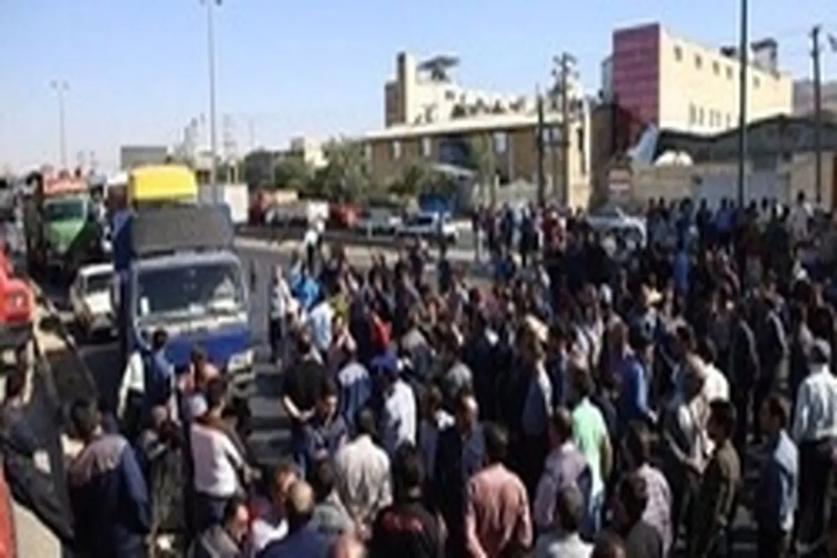 تجمع کارگران آذرآب اراک در اعتراض به پرداخت نشدن حقوق
