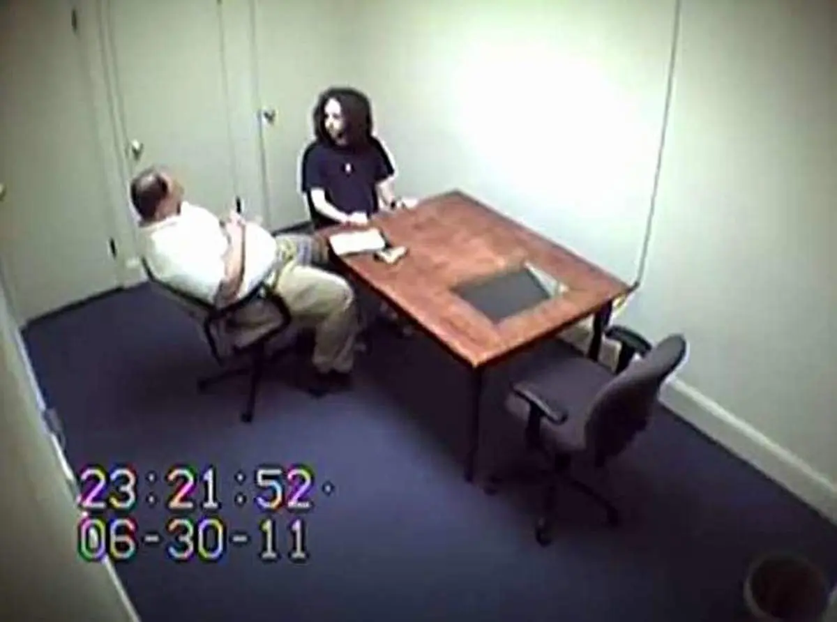 «بی حرکتی» مثال زدنی یک متهم هنگام بازجویی!