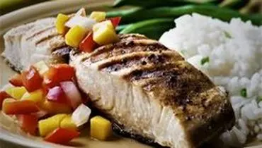 ترکیب سس سالسا و ماهی کاد یک غذای سالم