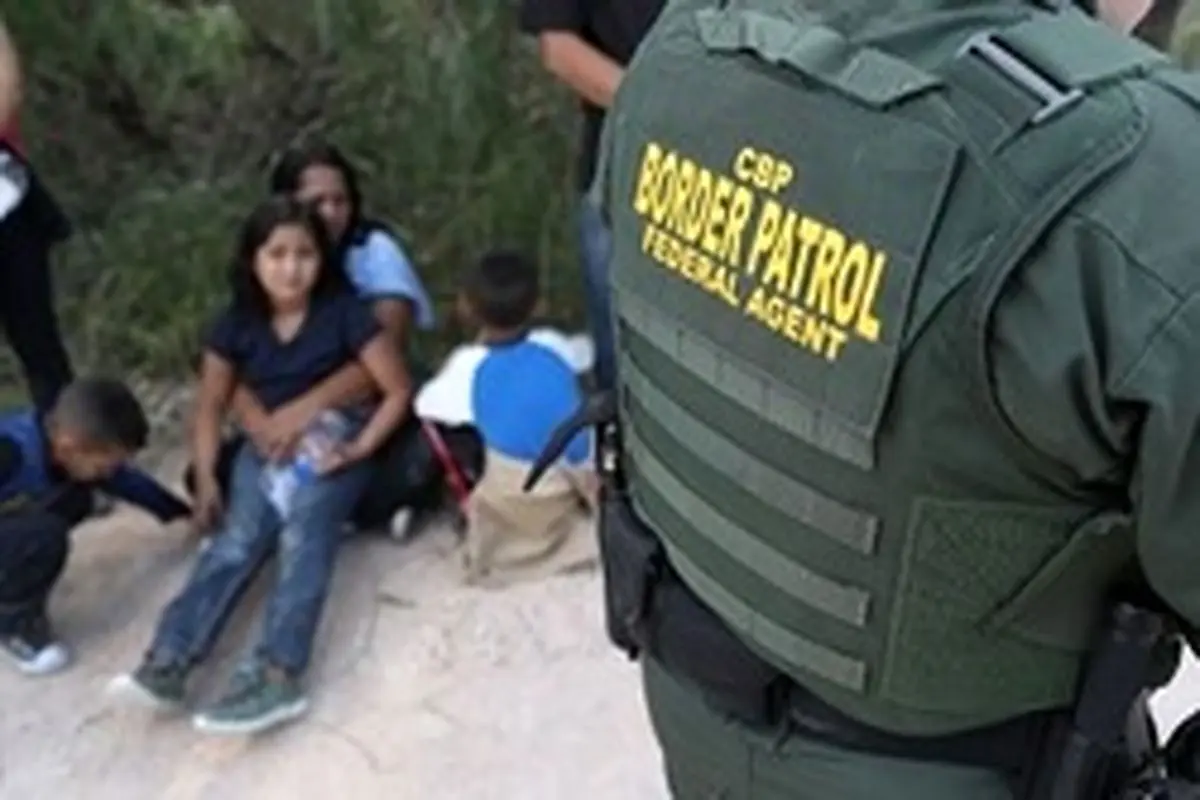 نگهداری ۲۰۷ کودک مهاجر زیر سن ۵ سال در بازداشتگاه های مرزی آمریکا