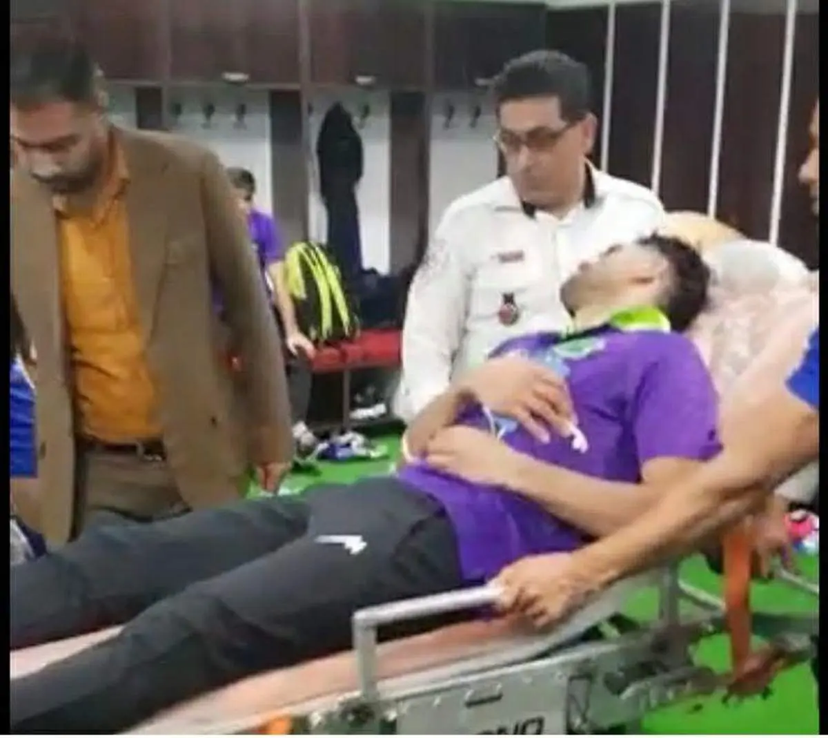 مهاجم نفت به بیمارستان منتقل شد +عکس
