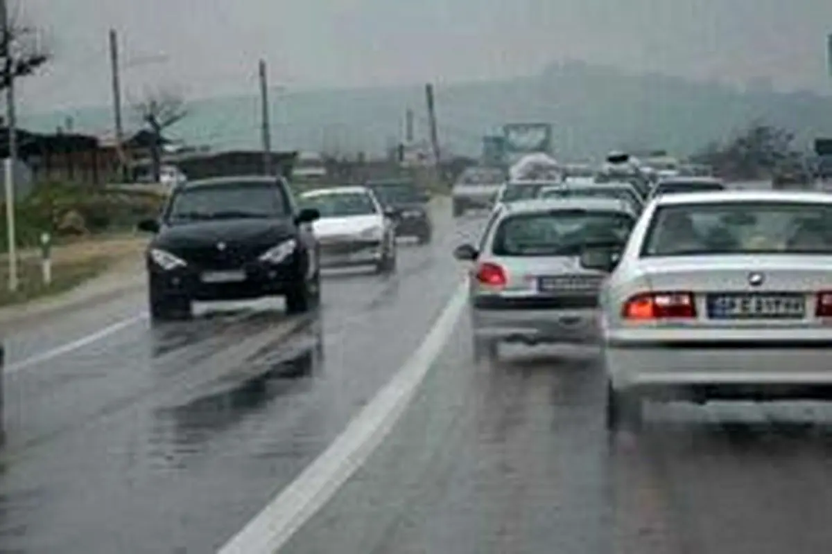 ترافیک در محور‌های کرج- چالوس و هراز سنگین است