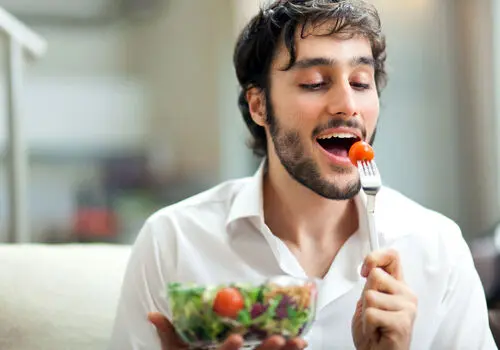 حساسیت غذایی چیست و چه نشانه‌هایی دارد؟
