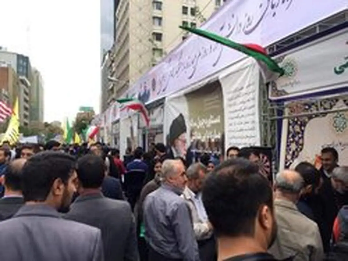 برپایی غرفه‌های فرهنگی و هنری در مسیر راهپیمایی ١٣ آبان
