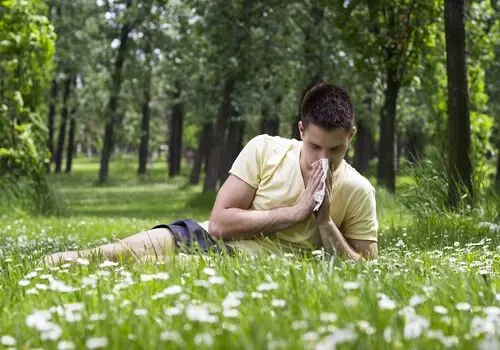 ۱۰ دلیل تاری دید ناگهانی؛ این نشانه ها را جدی بگیرید