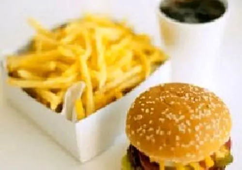 این غذاهای  محبوب باعث افزایش وزن می‌شوند