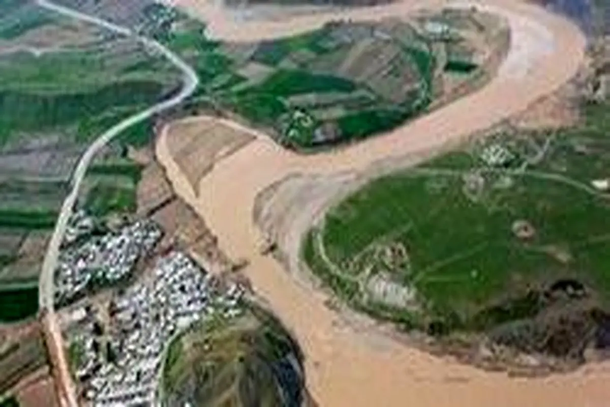 سیلاب در پلدختر راه ارتباطی ۸۰۰ خانوار روستایی را قطع کرد
