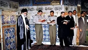 تصویر کمتر دیده شده از رهبر انقلاب در حرم رضوی
