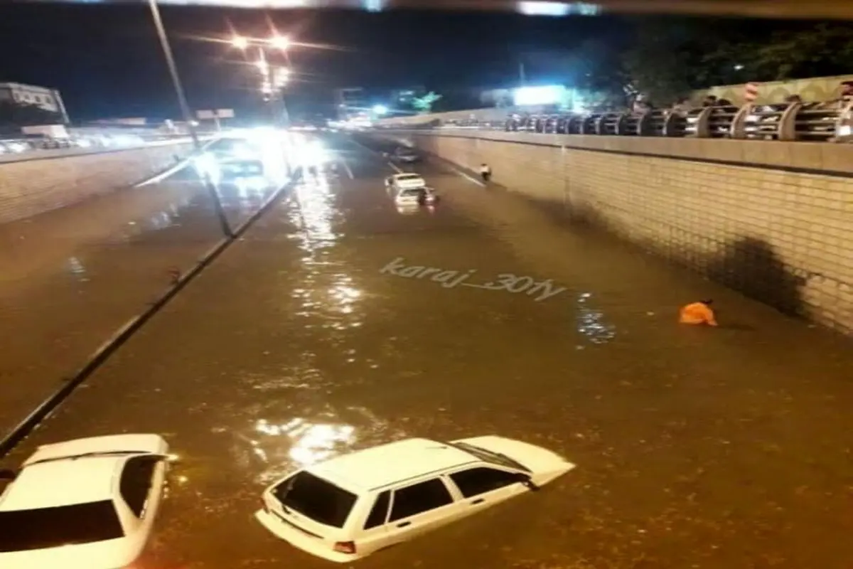 ماشینهایی که در آب باران زیرگذر میدان سپاه کرج غرق شدند!