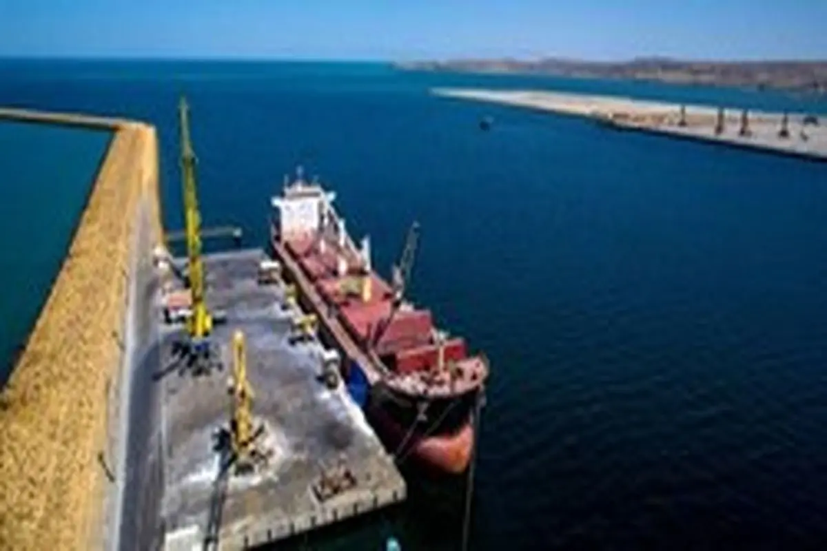 پهلوگیری ۵ کشتی حامل کالای اساسی کشور در بندر چابهار