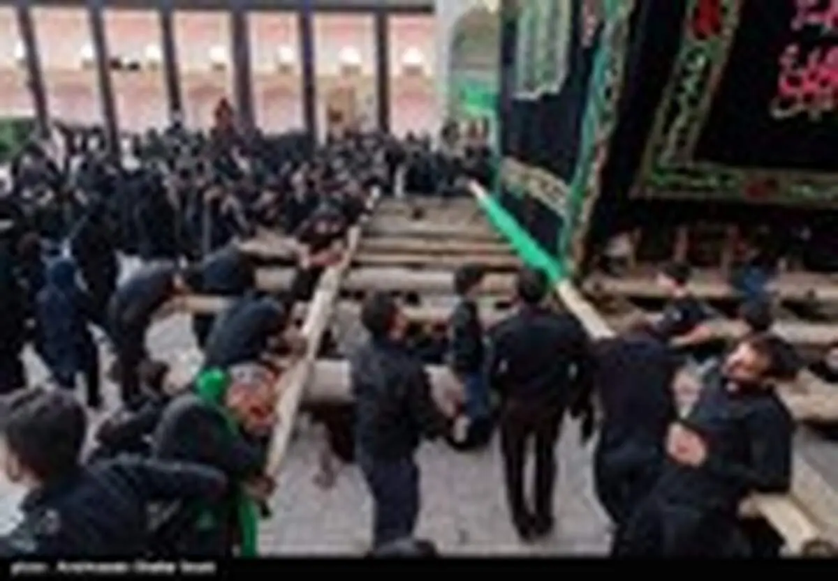 آیین سنتی نخل‌برداری شهادت امام رضا (ع) در یزد