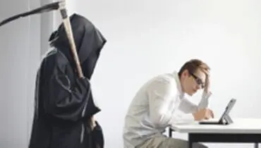 اثرات مرگبار نشستن طولانی مدت پای اینترنت