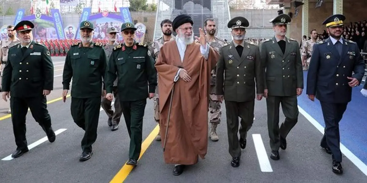 رهبر انقلاب: به دلسوزان عراق و لبنان توصیه میکنم اولویتشان علاج ناامنی باشد