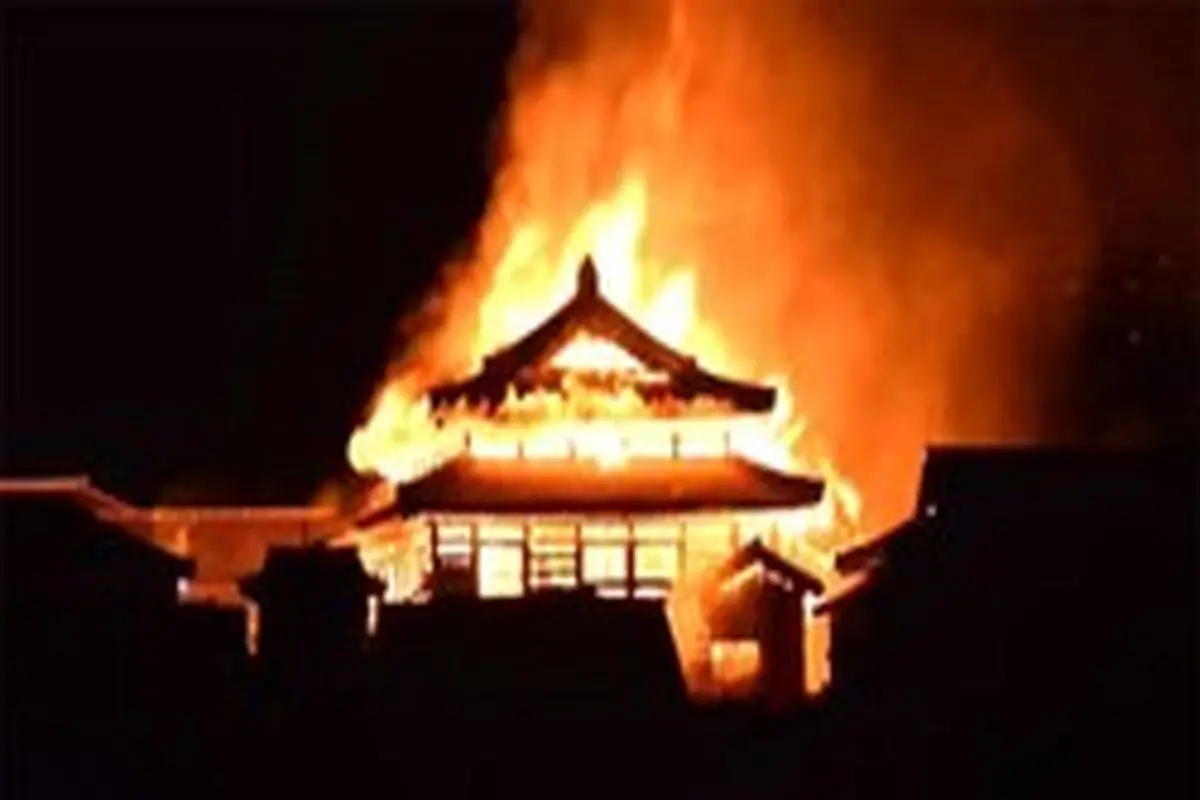 آتش قلعه تاریخی «شوری» ژاپن را در بر گرفت