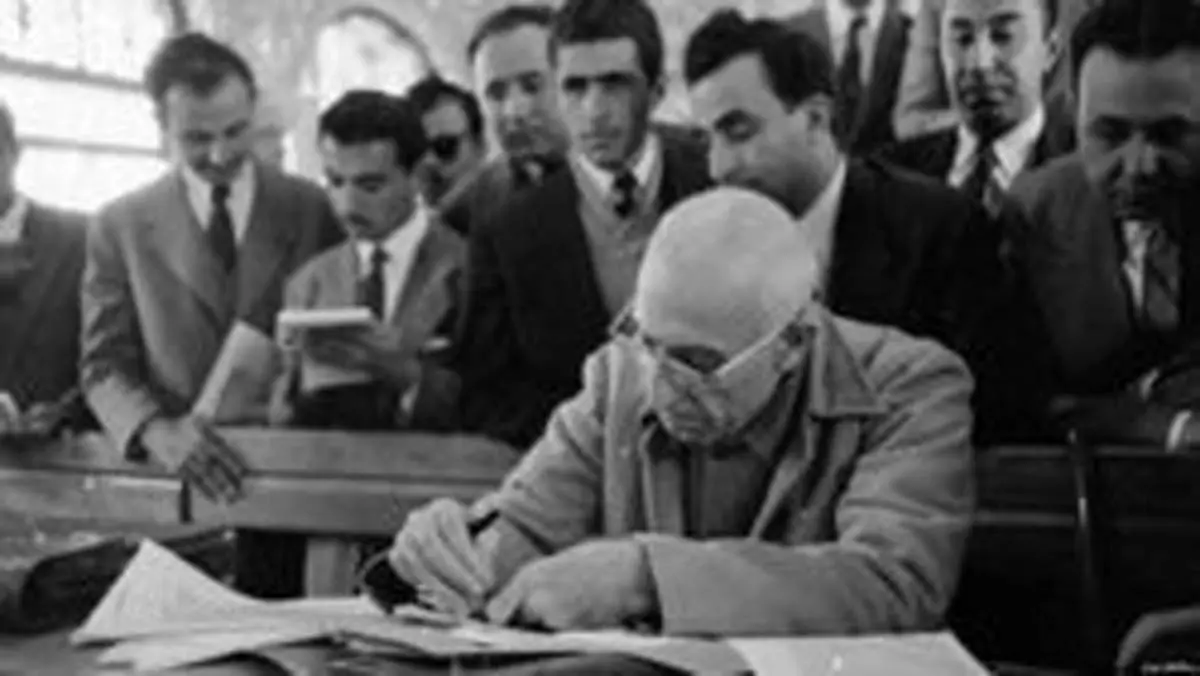این دادستان، دکتر مصدق را با ناسزا و دشنام گفتن، محاکمه کرد+عکس