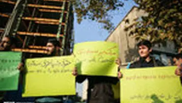 تجمع دانشجویان در مقابل سفارت فرانسه در حمایت از جلیقه زرد‌ها