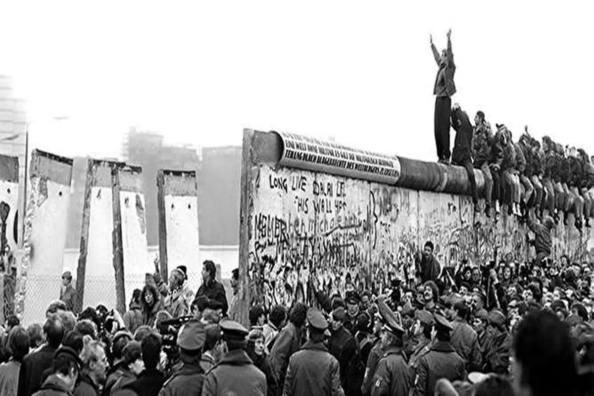 بازخوانی فروپاشی دیوار برلین؛ از اصلاحات گورباچف تا سوال یک خبرنگار