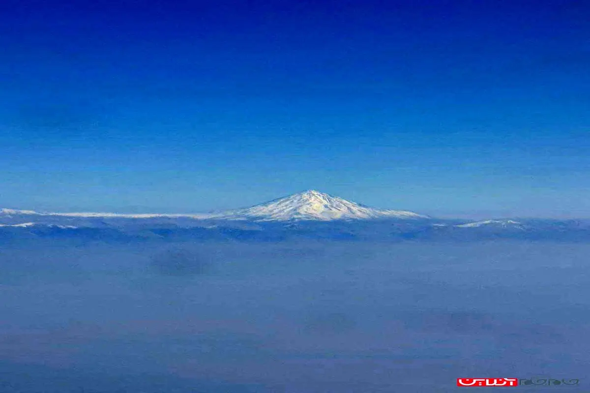 نمایی‌ از‌ قله زیبای دماوند از فراز آسمان+عکس