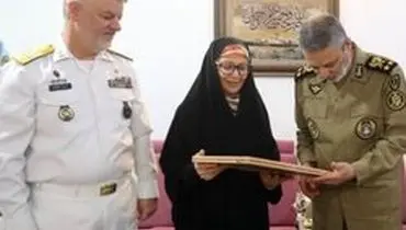 دیدار فرمانده کل ارتش با خانواده یکی ازشهدای ناو موشک‌انداز پیکان