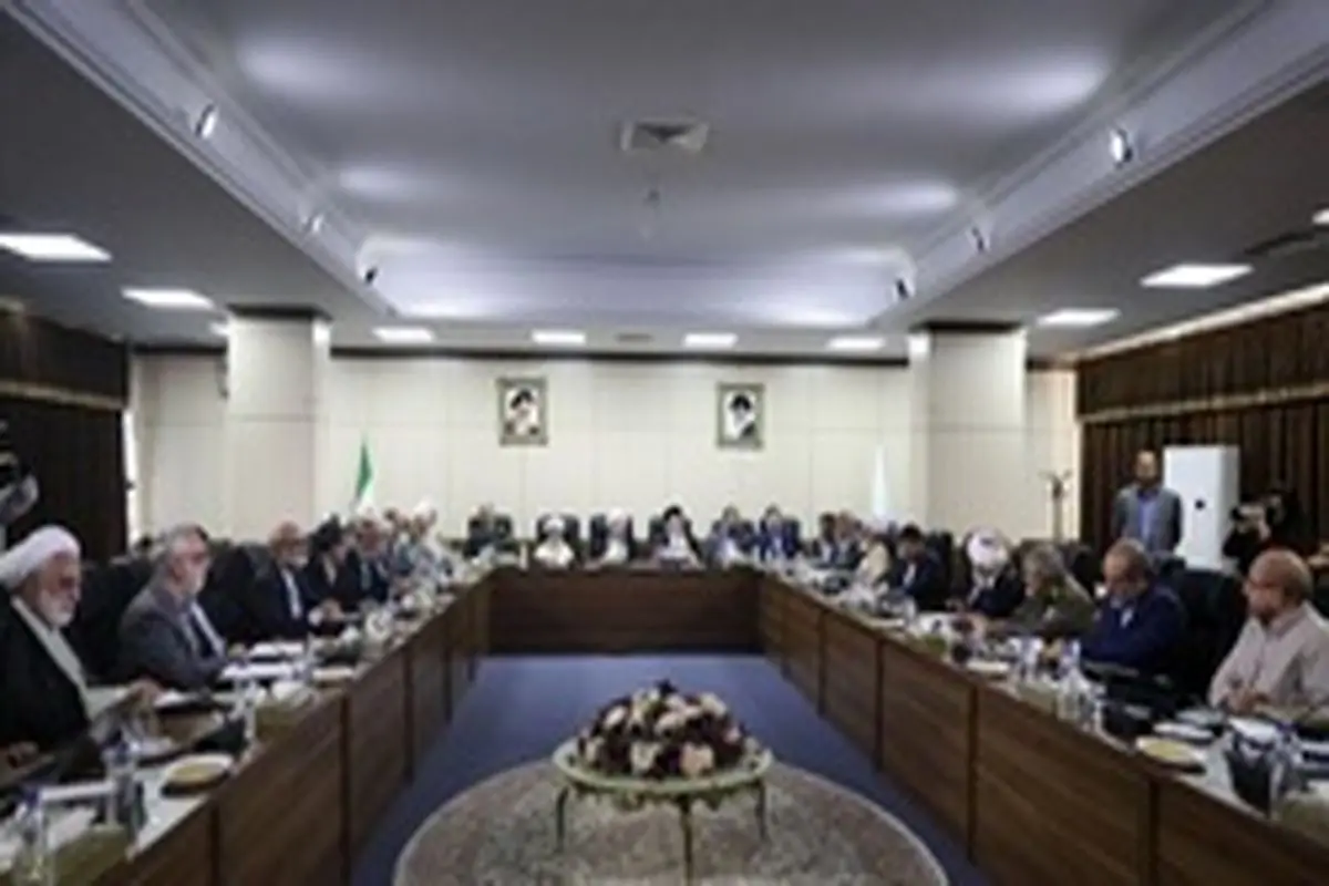 مجمع تشخیص مصلحت هیچ بحثی درباره گران شدن بنزین نداشته است