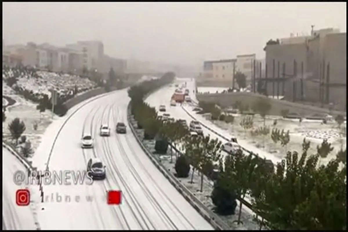 آغاز بارش نخستین برف پاییزی در تهران + فیلم
