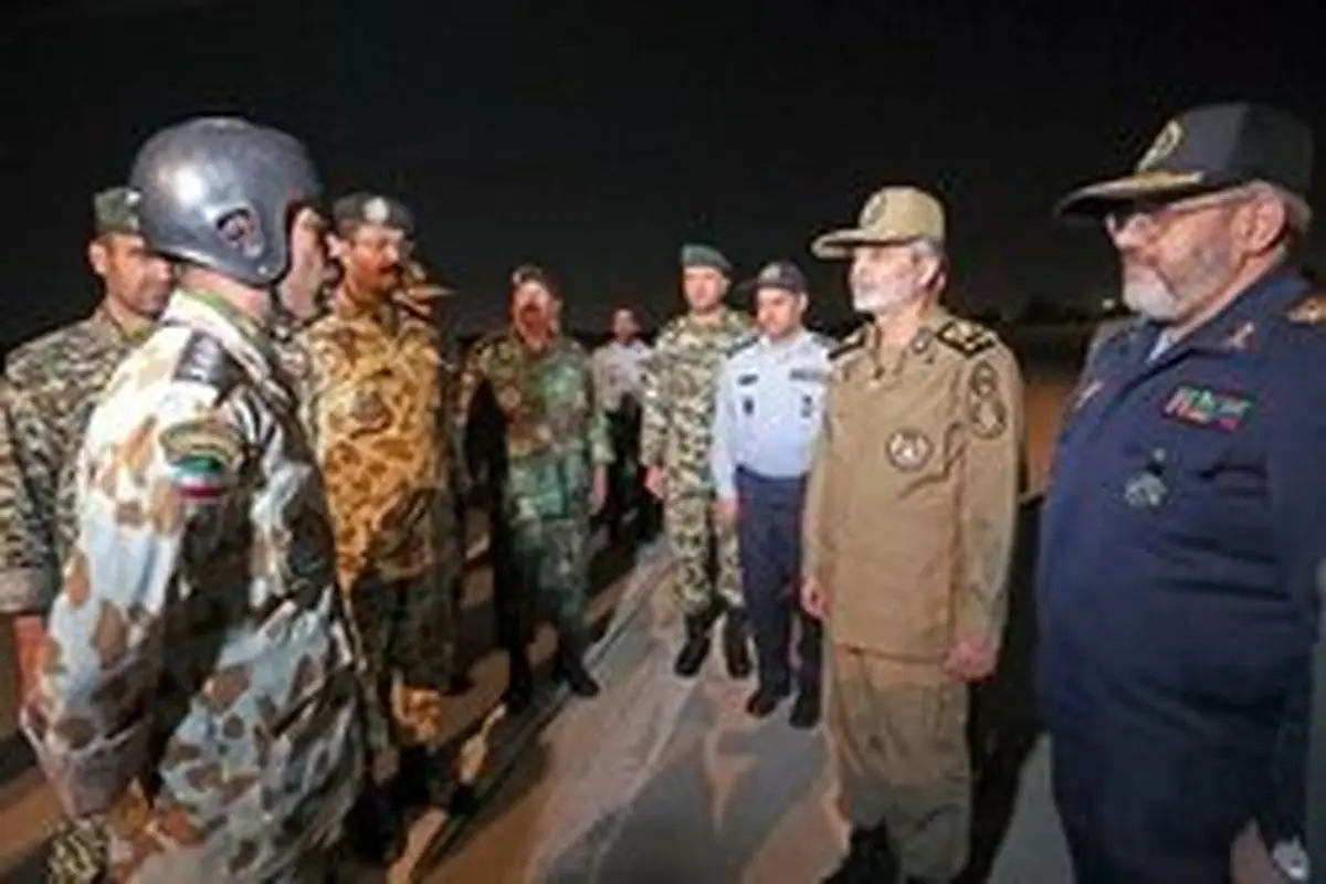 حضور سرلشکر موسوی در جمع چتربازان تیپ ۵۵ هوابرد