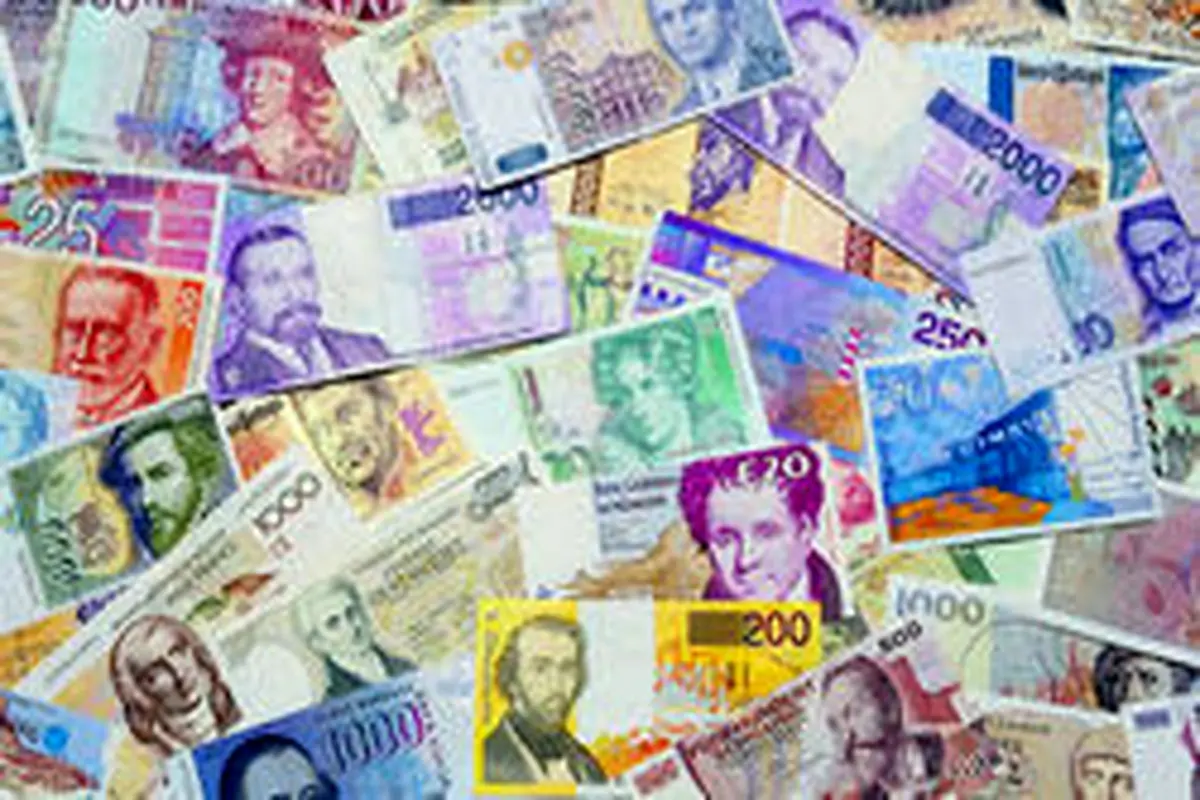 کاهش قیمت ۲۱ ارز در بازار بین بانکی