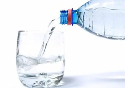 واکنش جالب قبیله دور افتاده به بطری آب معدنی + فیلم