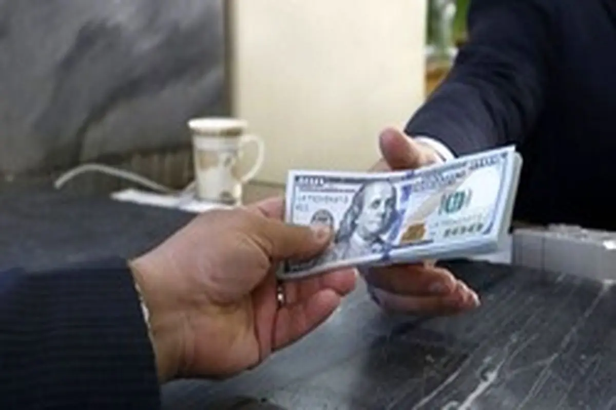 صرافان بانکی در دومین روز آذر دلار را چند خریدند؟