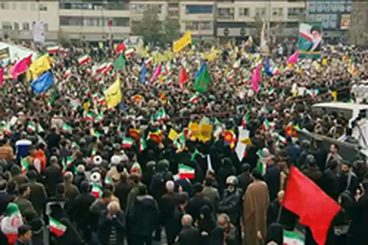اجتماع بزرگ مردم تهران در میدان انقلاب+جزئیات/ سرلشگر سلامی خطاب به دشمنان: از خط قرمز ما عبور کنید نابودتان می‌کنیم
