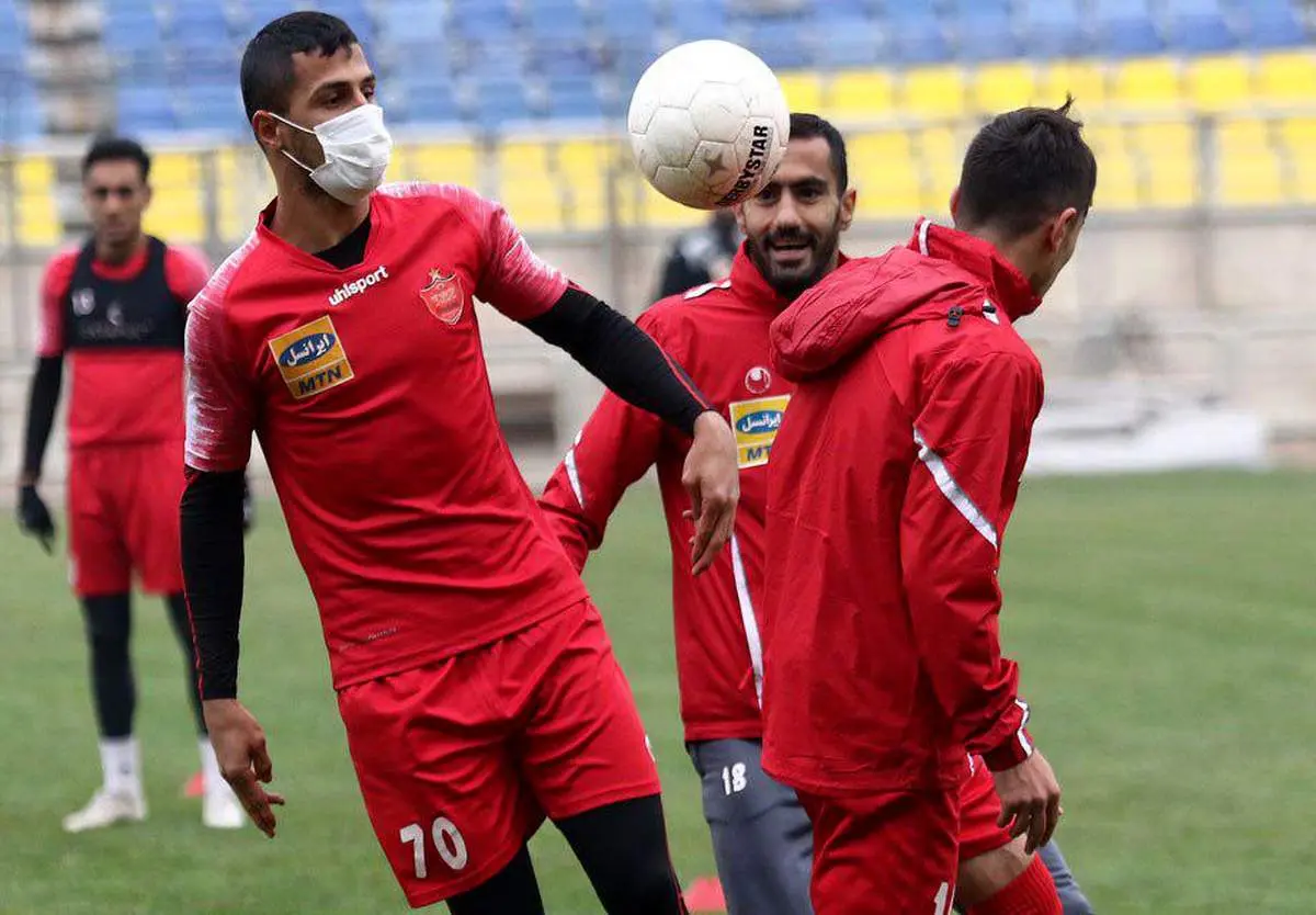 استتار مهاجم پرسپولیس با ماسک سفید (عکس)