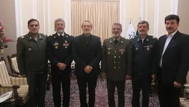 عکس یادگاری لاریجانی و فرماندهان بلندپایه ارتش