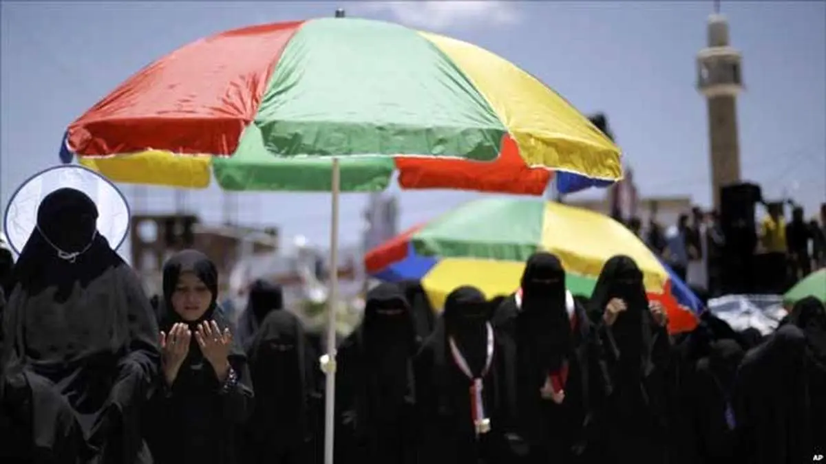 عکس:نماز جماعت در صنعا