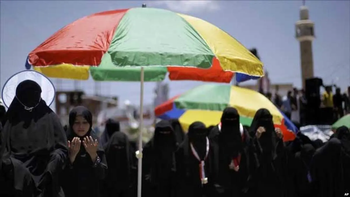 عکس:نماز جماعت در صنعا