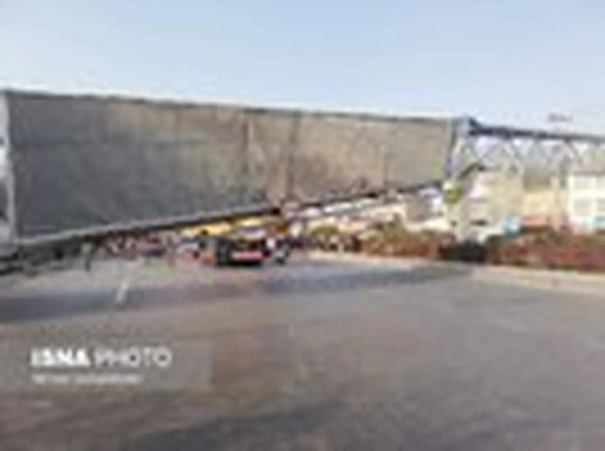 سقوط پل عابر پیاده در مشهد