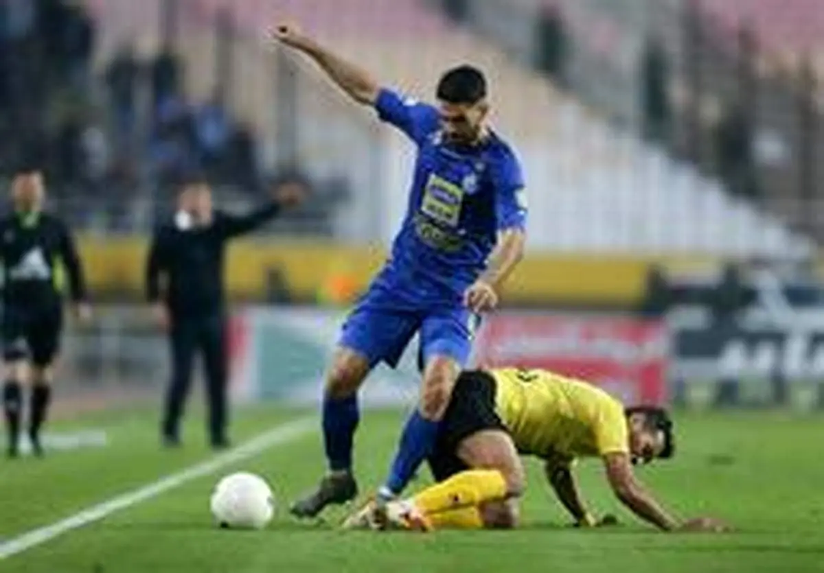 کریمی: بازیکن سپاهان حرکت سعید معروف را انجام داد!