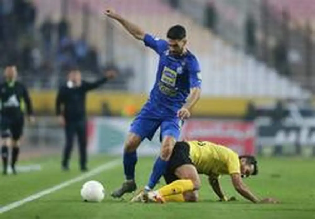 کریمی: بازیکن سپاهان حرکت سعید معروف را انجام داد!