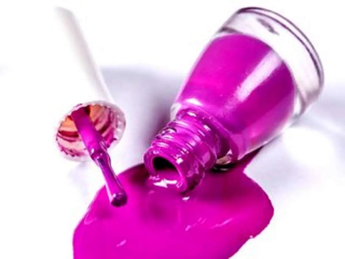 ترفندهایی ساده پاک کردن لکه لاک از روی لباس